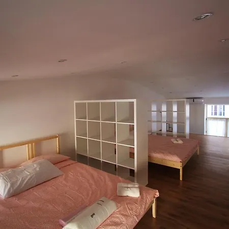 Duplex : Zone Pietonne De *